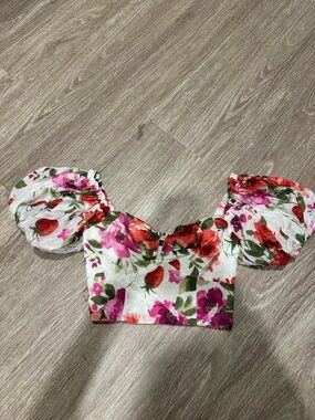 Abercrombie & Fitch White Floral Puff-Sleeve Crop Top with Pink & Red Blooms